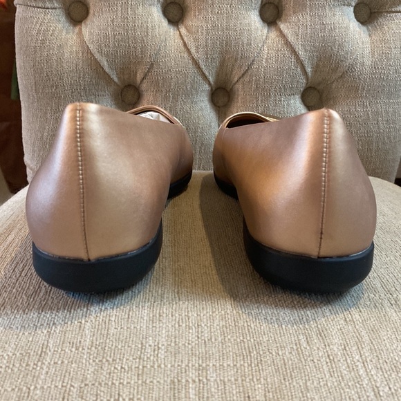 Comfortview NEW Gold Metallic Round Toe Size 12 Women’s Loafers - Picture 3 of 16